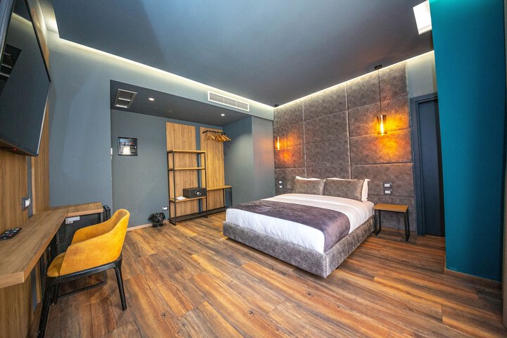 Room 10 of 96