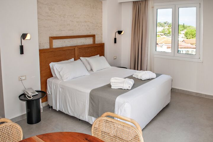Room 3 of 20