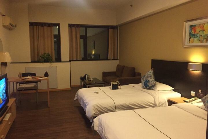 Room 12 of 25