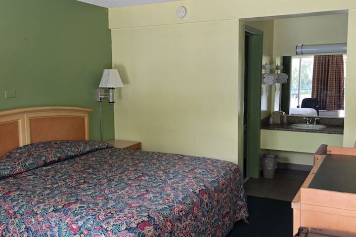 Room 11 of 25