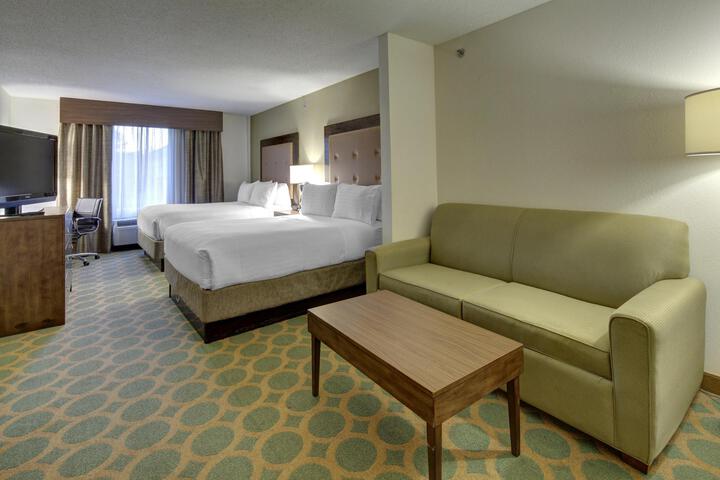 1 Queen Bed (5 of 15)