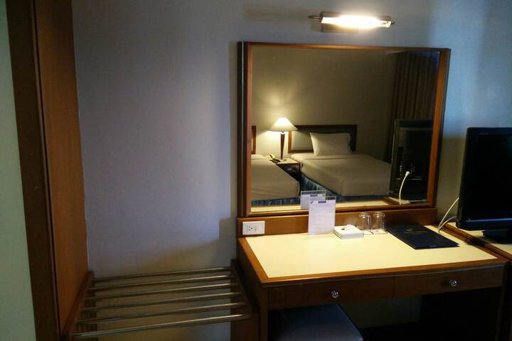 Room 103 of 143