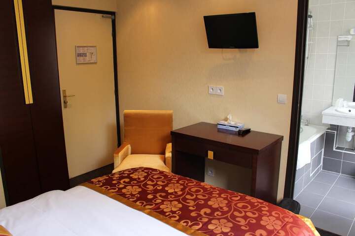 Room 17 of 36