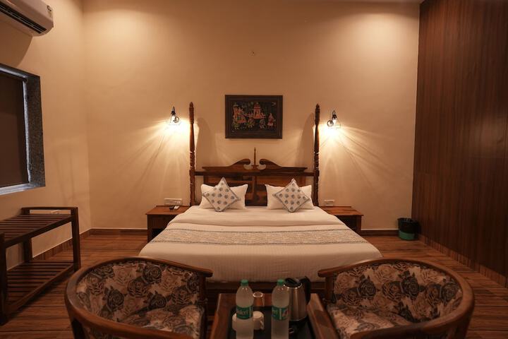 Room 9 of 11