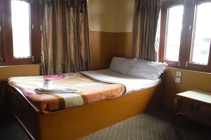 Room 3 of 8