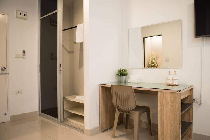 Room 18 of 28