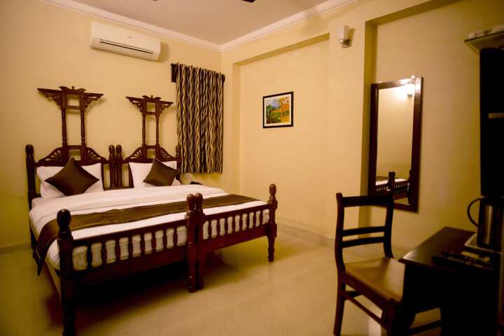 Room 19 of 48