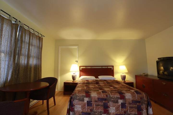 Room 4 of 37