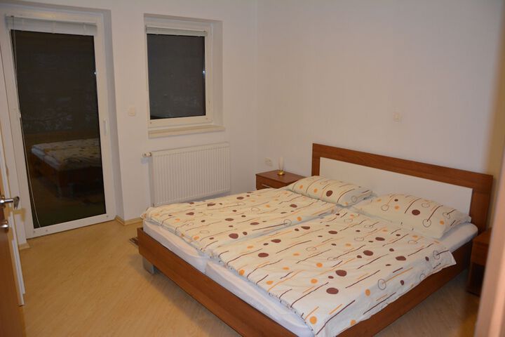 Room 5 of 32
