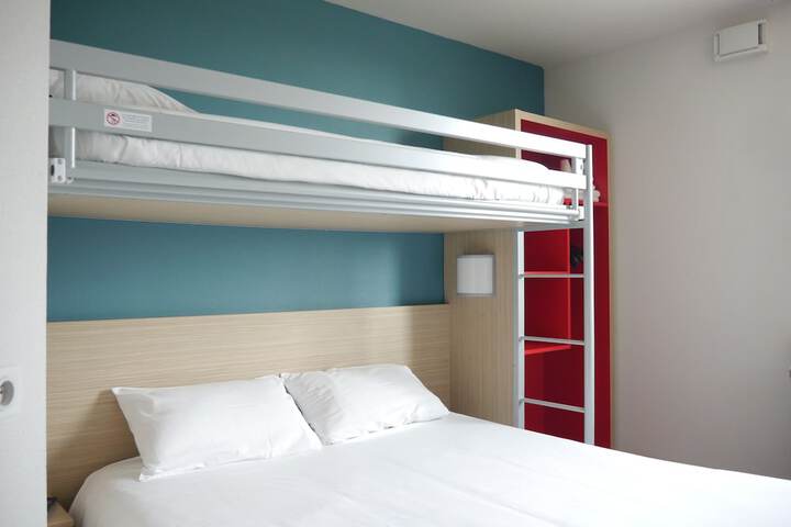 Room 10 of 65