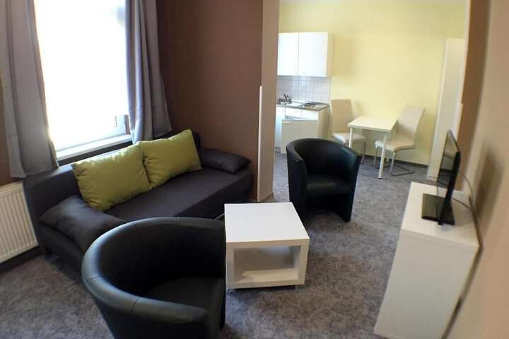 Room 17 of 33
