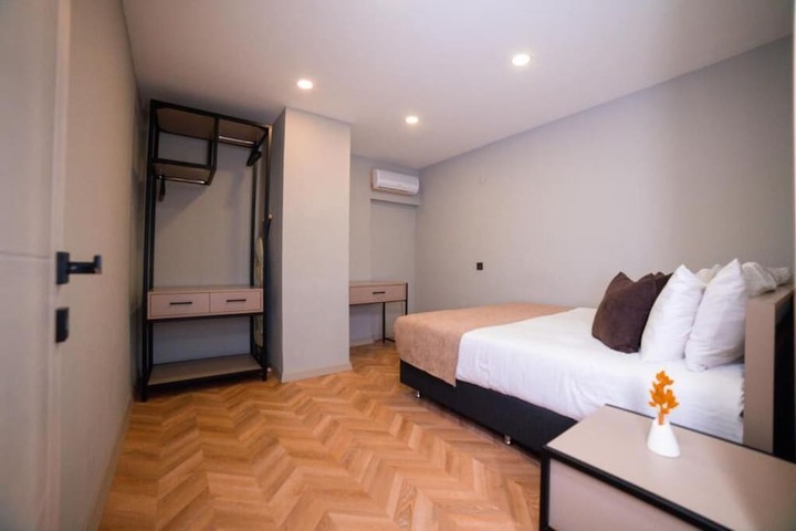 Room 10 of 43