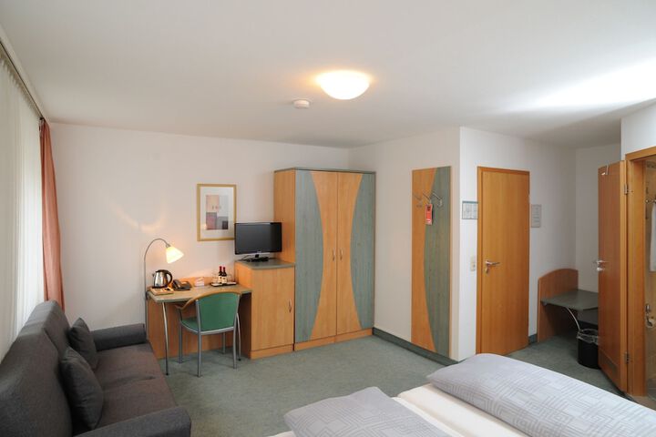Room 6 of 37