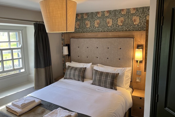 Room 2 of 30