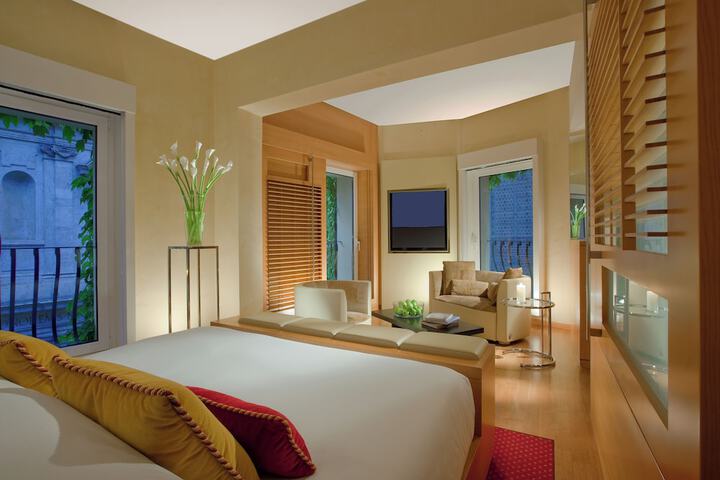 Room 13 of 26