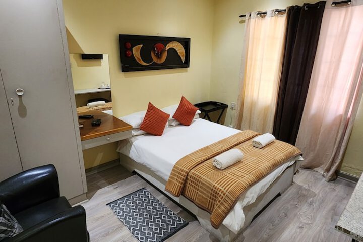 Room 6 of 32