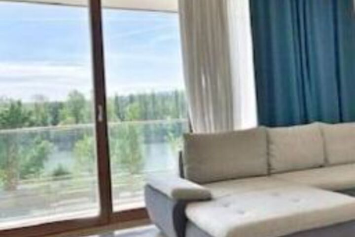 Luxury Riverside by REFA Group