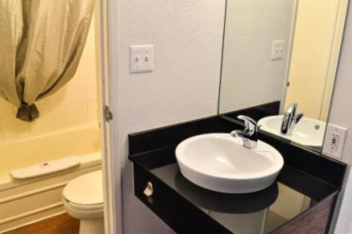 Room 5 of 65