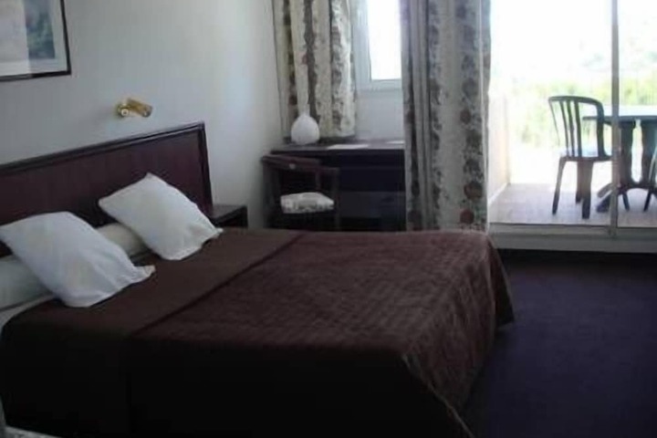 Room 7 of 19