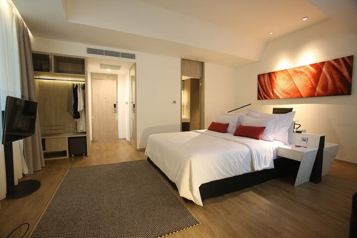 Room 3 of 43