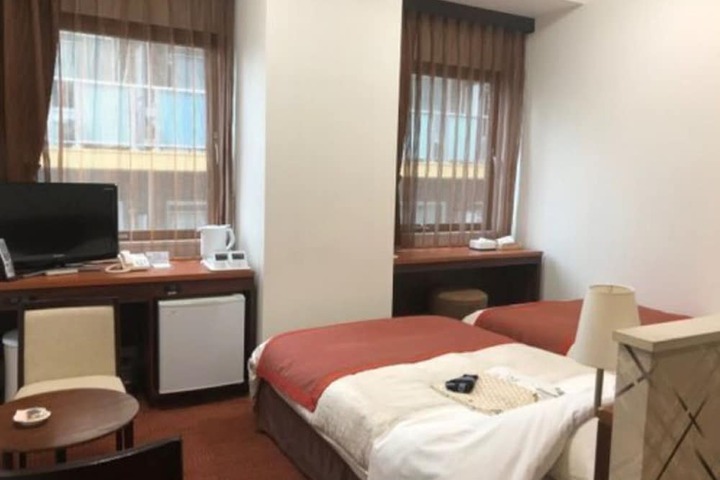 Room 13 of 34