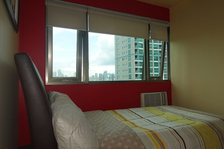 Room 8 of 90