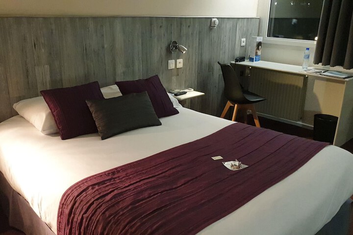 Room 9 of 40