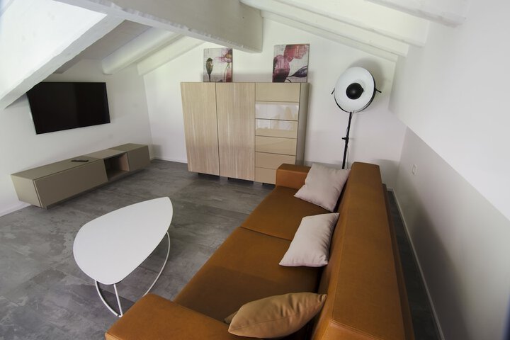 Room 13 of 37