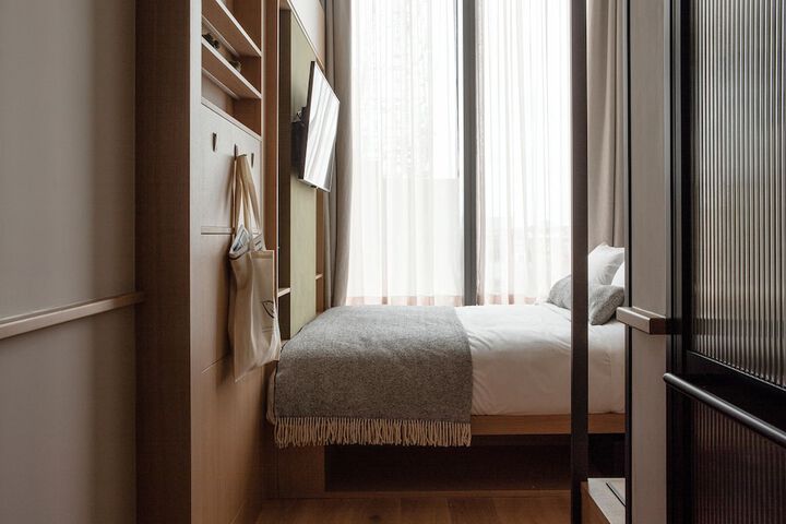Room 11 of 33