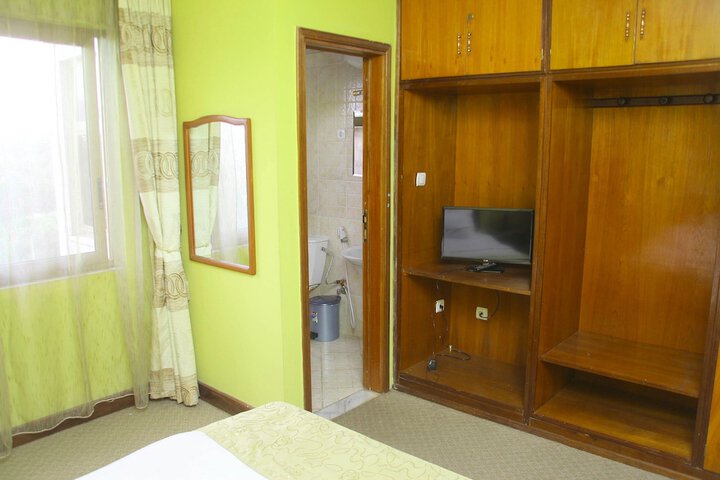 Room 10 of 40