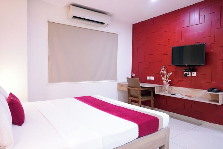Room 8 of 32