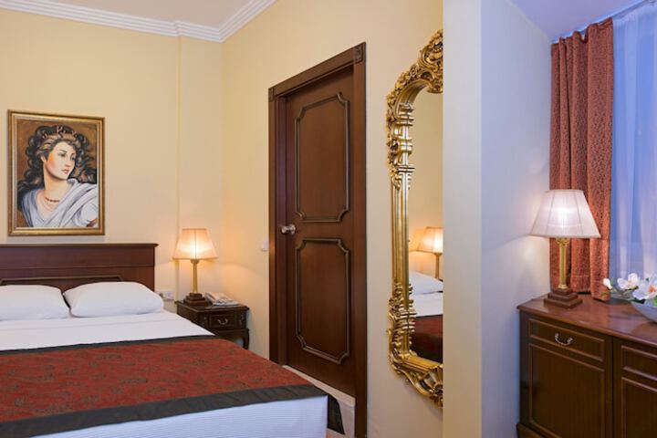 Room 18 of 120