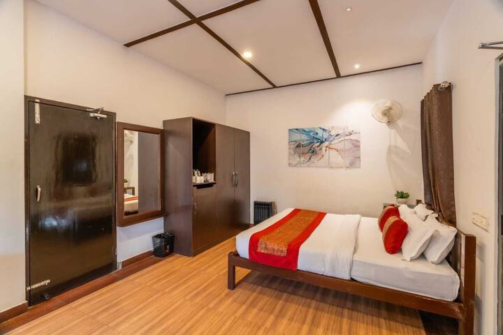 Room 10 of 98