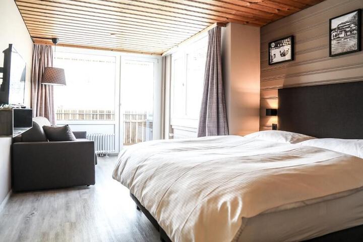 Room 3 of 10