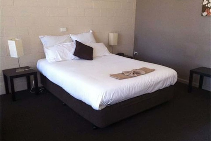 Room 4 of 14