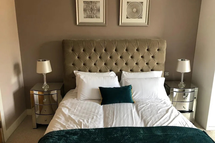 Room 4 of 12