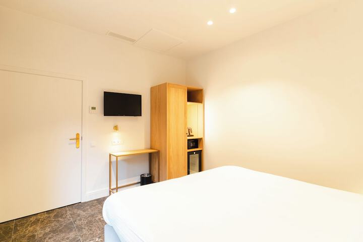 Room 30 of 108