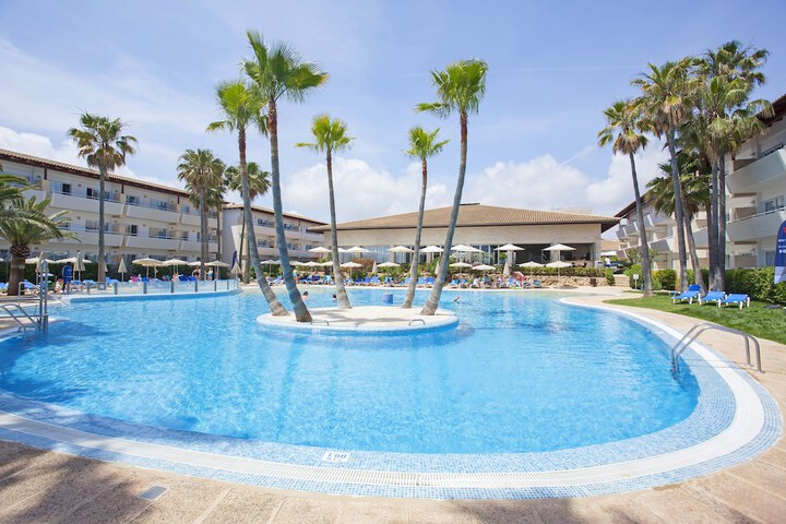 Pools & Facilities