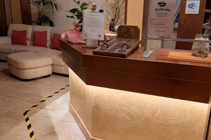 Hotel Interior 5 of 91