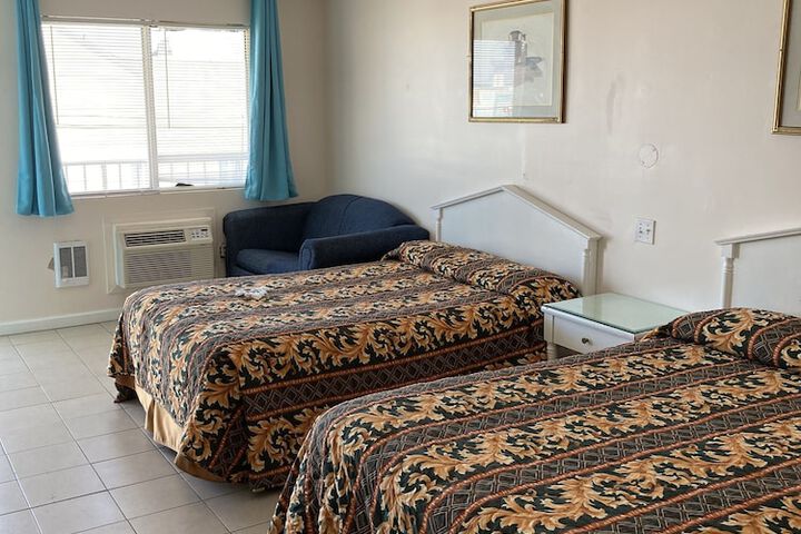 Room 2 of 53