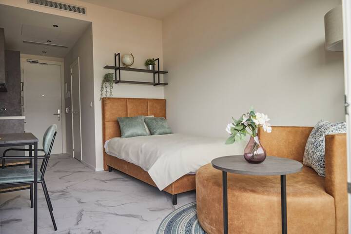 Room 10 of 32