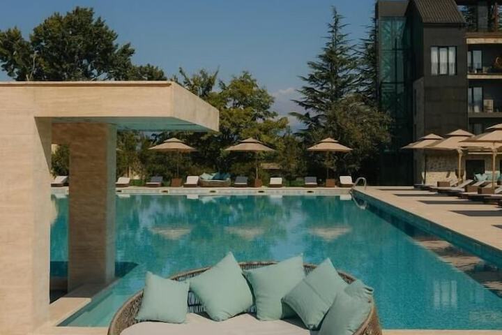 Pool 16 of 25