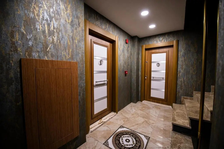 Room 10 of 12