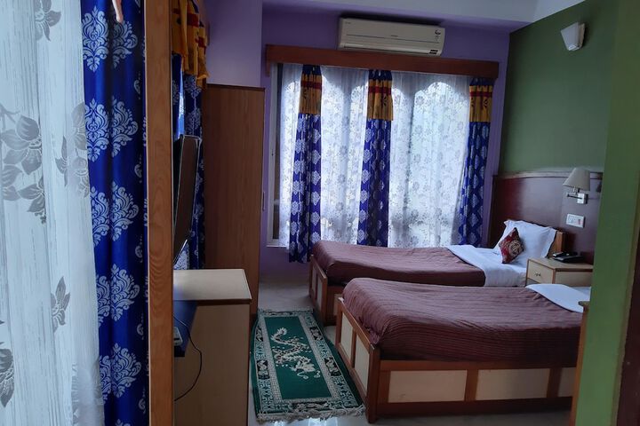 Room 12 of 44