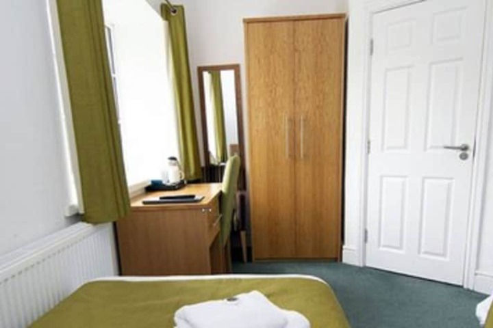 Room 2 of 9