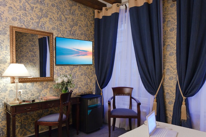 Room 44 of 69