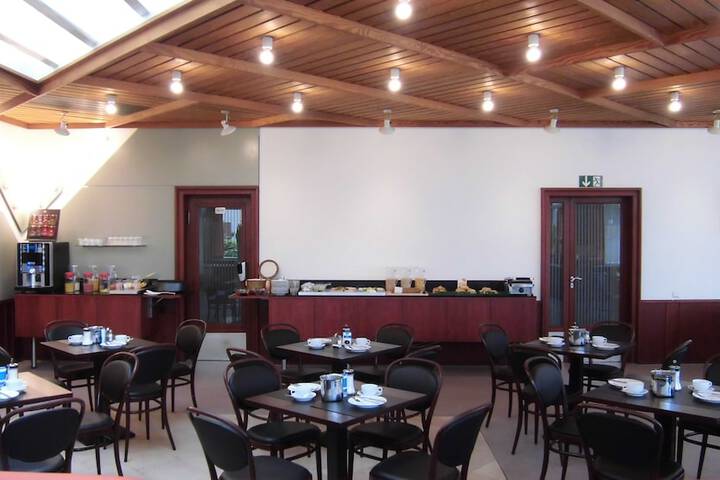 Breakfast/Coffee Service 17 of 25