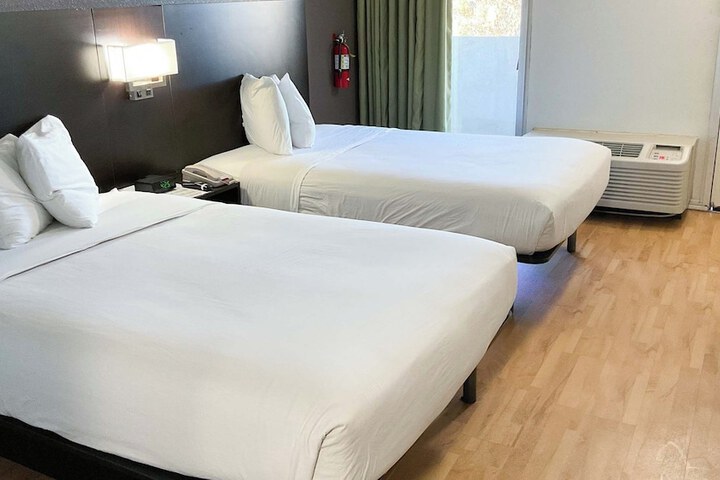 Room 10 of 21