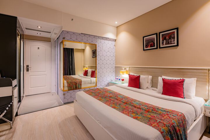 Room 5 of 38