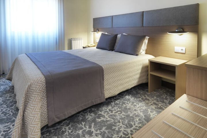 Room 9 of 34